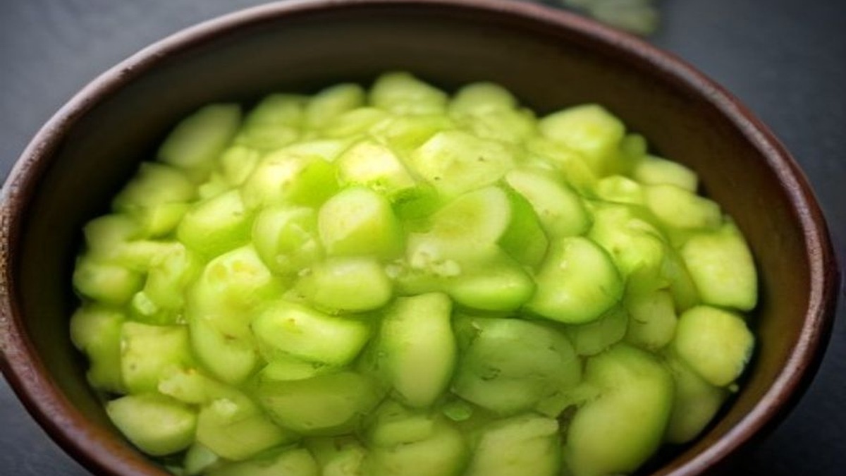 Why Do You Smash Cucumbers In A Salad? - Why do you smash cucumbers in a salad? The Secret Culinary Technique
